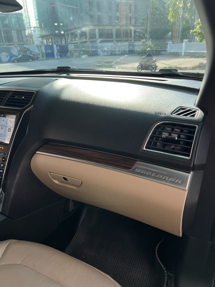 Ford Explorer 2017 chạy 31000km