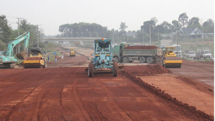 Các nhà thầu "bứt tốc" tiến độ để hoàn thành 4 dự án cao tốc Bắc - Nam vào cuối năm