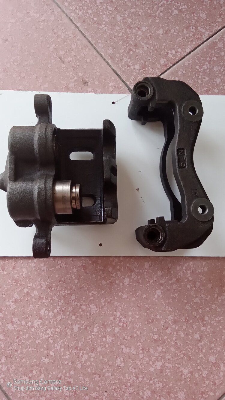Em tự đại tu xe Mitsubishi 26 năm tuổi. Em tự đại tu xe Mitsubishi 26 năm tuổi.