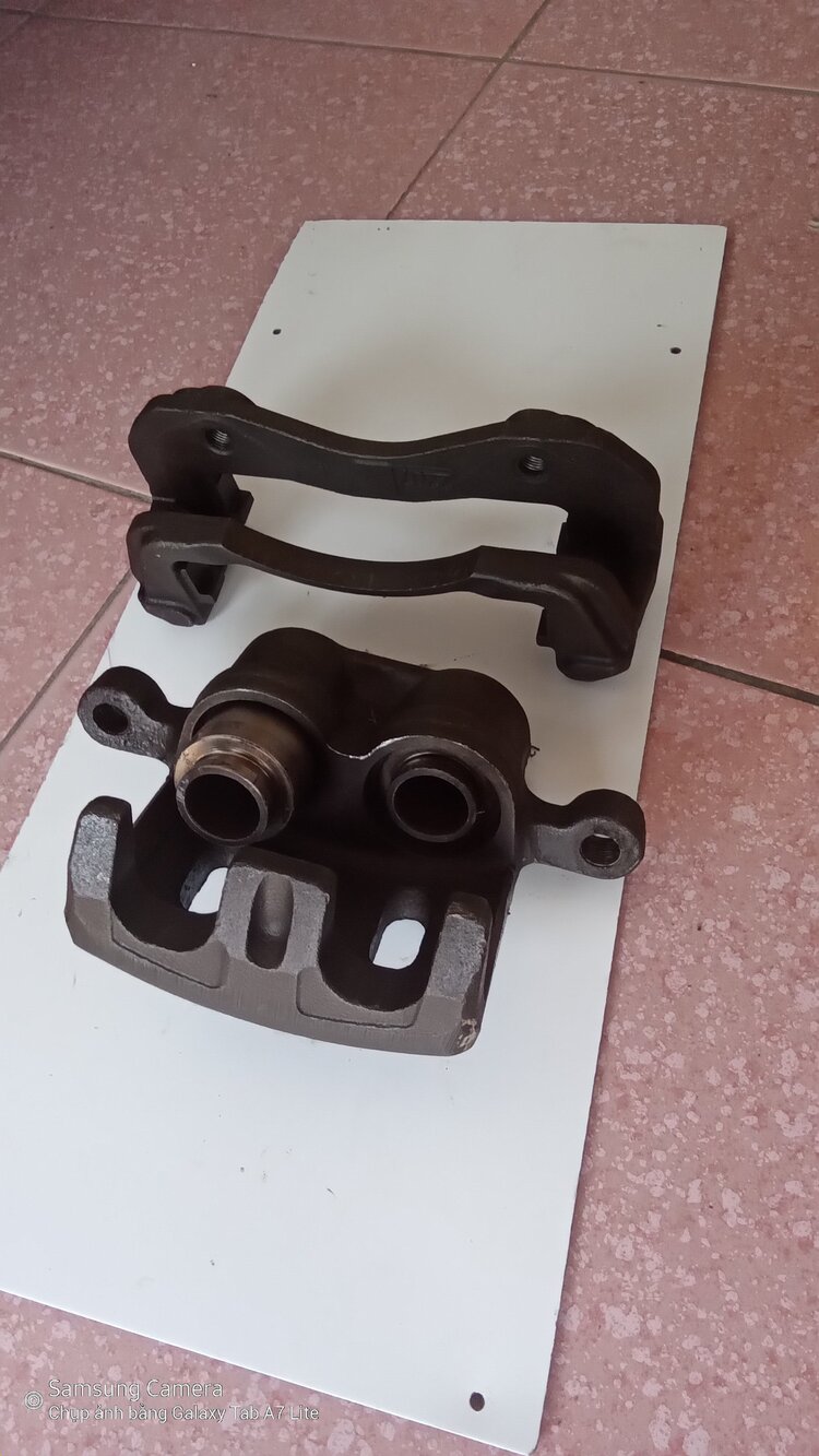 Em tự đại tu xe Mitsubishi 26 năm tuổi. Em tự đại tu xe Mitsubishi 26 năm tuổi.