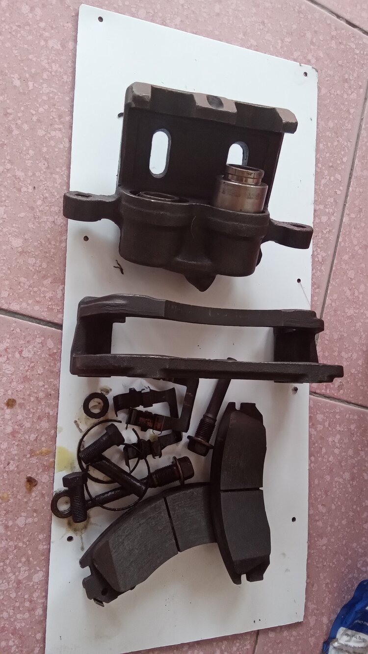 Em tự đại tu xe Mitsubishi 26 năm tuổi. Em tự đại tu xe Mitsubishi 26 năm tuổi.