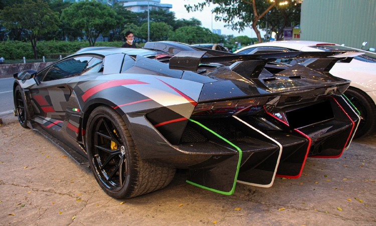 Cận Cảnh Siêu Xe Lamborghini Aventador Độ Duke Dynamics Có Giá Hơn 1 Tỷ  Đồng Tại Sài Gòn | Tin Tức | Otosaigon