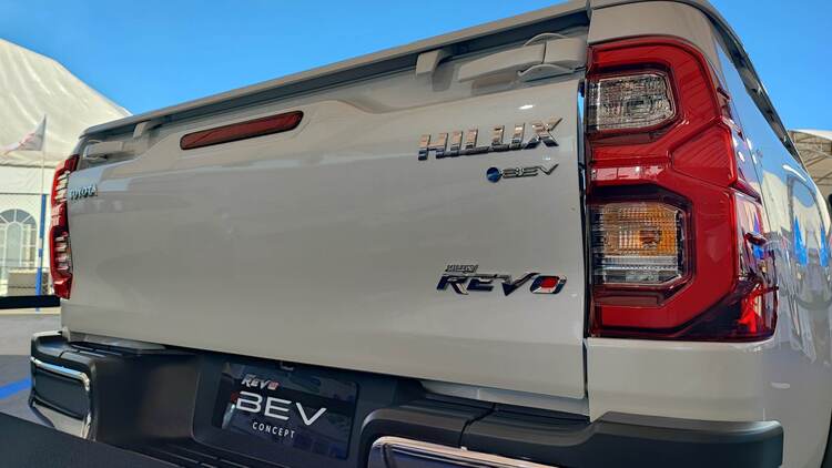 Toyota Hilux Revo BEV Concept 2023 (3).jpg