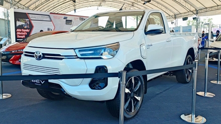 Toyota Hilux Revo BEV Concept 2023 (1).jpg