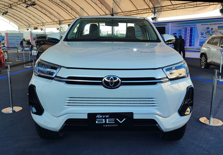 Toyota Hilux Revo BEV Concept 2023 (10).jpg