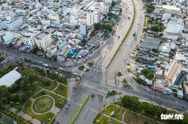 Ngã Tư Nguyễn Văn Linh, Huỳnh Tấn Phát và Tân Thuân