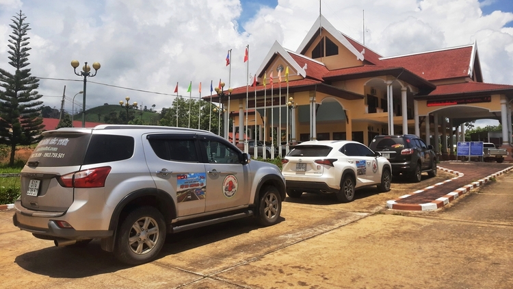 Caravan Laos (1).jpg Caravan Laos (1).jpg