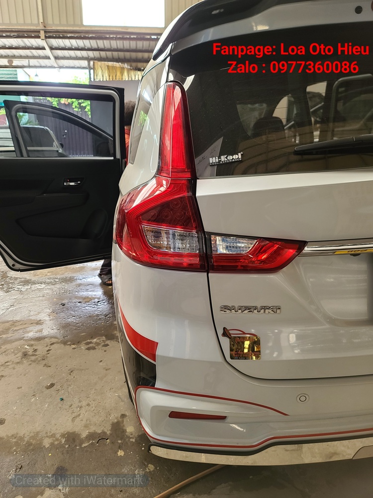 Độ âm thanh Suzuki Ertiga với Harman Kadon cho âm thanh bay bổng.