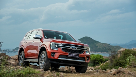 ford-everest-titanium-4x2-4.jpg
