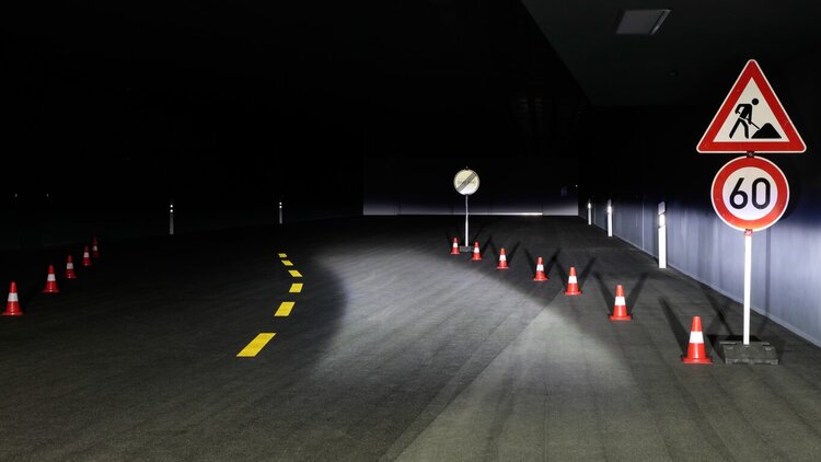 Porsche công bố hệ thống đèn pha LED Matrix HD mới, với khả năng chiếu xa đến 600 mét