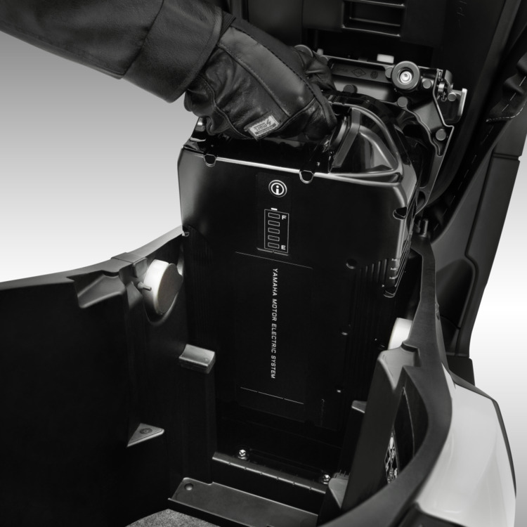 Yamaha ra mắt mẫu xe máy điện đầu tiên: Giá 50 triệu đồng, tầm hoạt động 72km Yamaha ra mắt mẫu xe máy điện đầu tiên: Giá 50 triệu đồng, tầm hoạt động 72km
