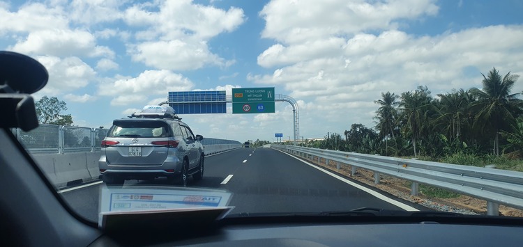 Độc lạ Cao Tốc miền Nam