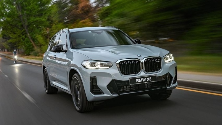 Nên mua BMW X3 2022 hay BMW 530i, cảm giác lái 2 con này thế nào?