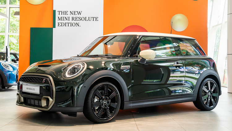 Xe "độc" MINI Cooper S 3-Cửa Resolute Edition 2023 báo giá từ 2,3 tỷ đồng Xe "độc" MINI Cooper S 3-Cửa Resolute Edition 2023 báo giá từ 2,3 tỷ đồng