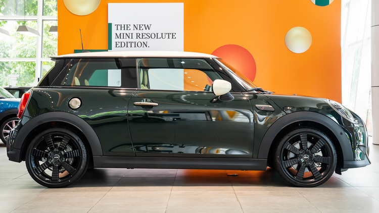 Xe "độc" MINI Cooper S 3-Cửa Resolute Edition 2023 báo giá từ 2,3 tỷ đồng Xe "độc" MINI Cooper S 3-Cửa Resolute Edition 2023 báo giá từ 2,3 tỷ đồng