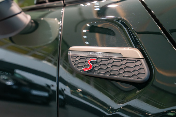 Xe "độc" MINI Cooper S 3-Cửa Resolute Edition 2023 báo giá từ 2,3 tỷ đồng Xe "độc" MINI Cooper S 3-Cửa Resolute Edition 2023 báo giá từ 2,3 tỷ đồng