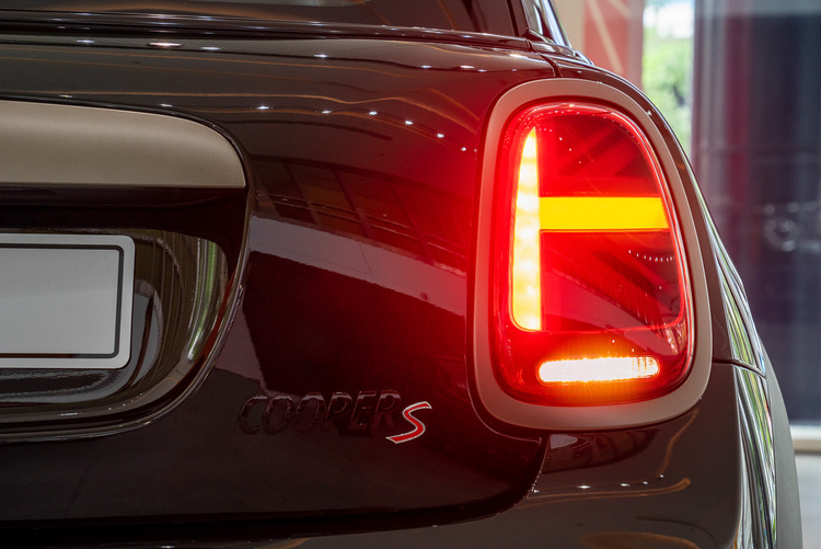 Xe "độc" MINI Cooper S 3-Cửa Resolute Edition 2023 báo giá từ 2,3 tỷ đồng Xe "độc" MINI Cooper S 3-Cửa Resolute Edition 2023 báo giá từ 2,3 tỷ đồng