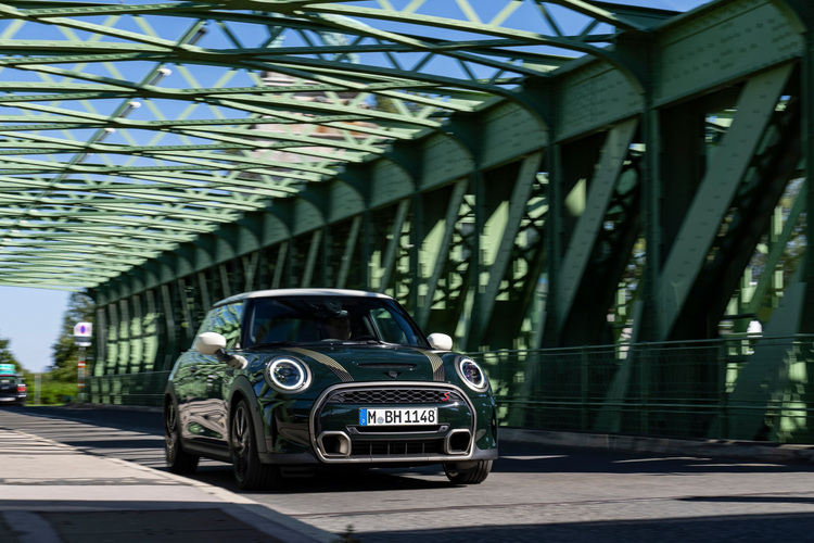 Xe "độc" MINI Cooper S 3-Cửa Resolute Edition 2023 báo giá từ 2,3 tỷ đồng Xe "độc" MINI Cooper S 3-Cửa Resolute Edition 2023 báo giá từ 2,3 tỷ đồng