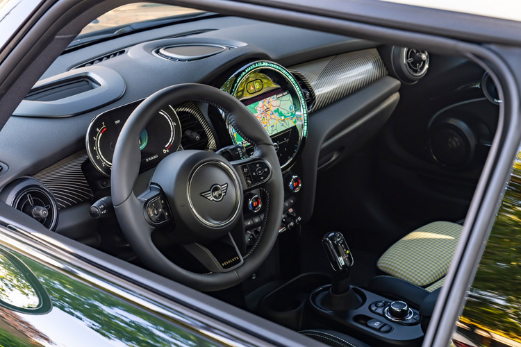 Xe "độc" MINI Cooper S 3-Cửa Resolute Edition 2023 báo giá từ 2,3 tỷ đồng Xe "độc" MINI Cooper S 3-Cửa Resolute Edition 2023 báo giá từ 2,3 tỷ đồng