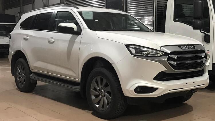 Tầm giá 850-900tr, Ford Everest 2019 bản Trend cũ và Fortuner xe nào đáng mua?