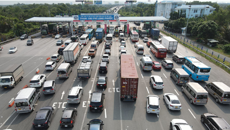 Giữa "ồn ào" tăng phí cao tốc, VEC công bố doanh thu hơn 12 tỷ đồng mỗi ngày