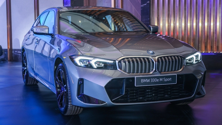 2023-BMW-330e-M-Sport-Malaysia-G20-LCI_Ext-1.jpg