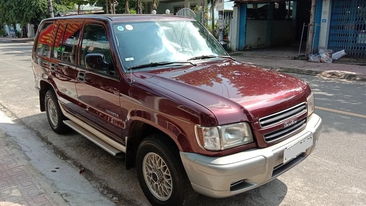 Isuzu Trooper.jpg