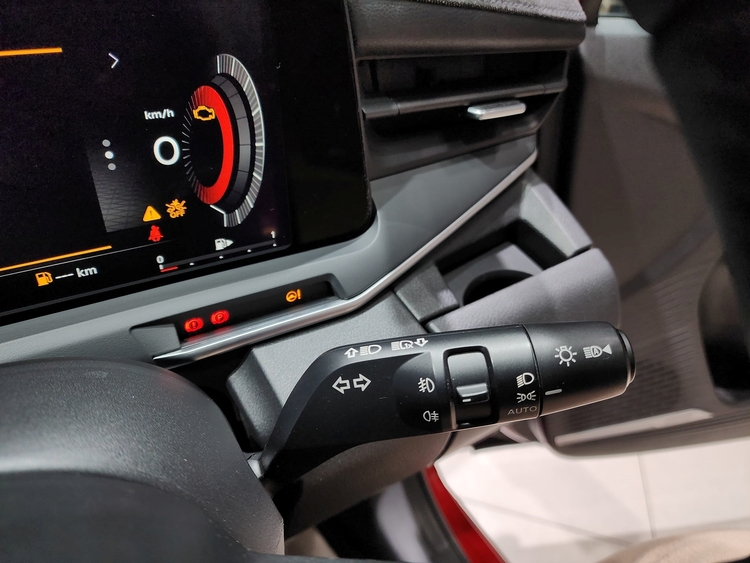 nissan-note-aura-e-power-16.jpg nissan-note-aura-e-power-16.jpg