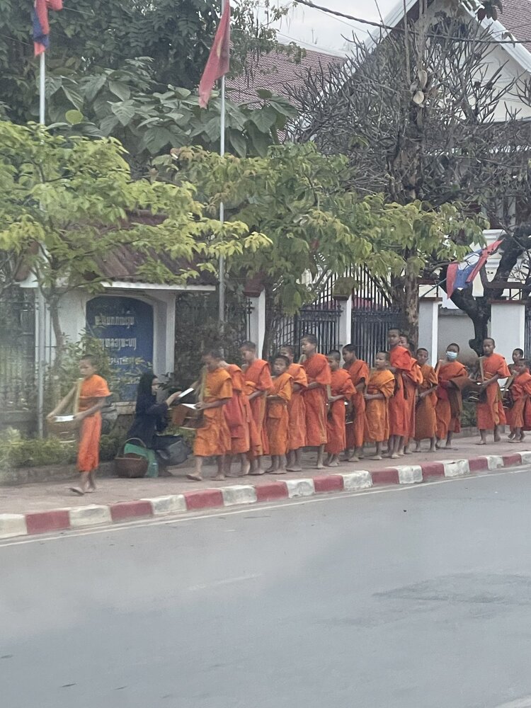 Chia sẻ kinh nghiệm du lịch tự lái ô tô đi Lào Chia sẻ kinh nghiệm du lịch tự lái ô tô đi Lào