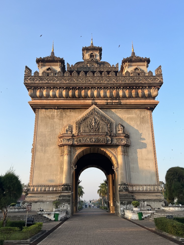 Chia sẻ kinh nghiệm du lịch tự lái ô tô đi Lào