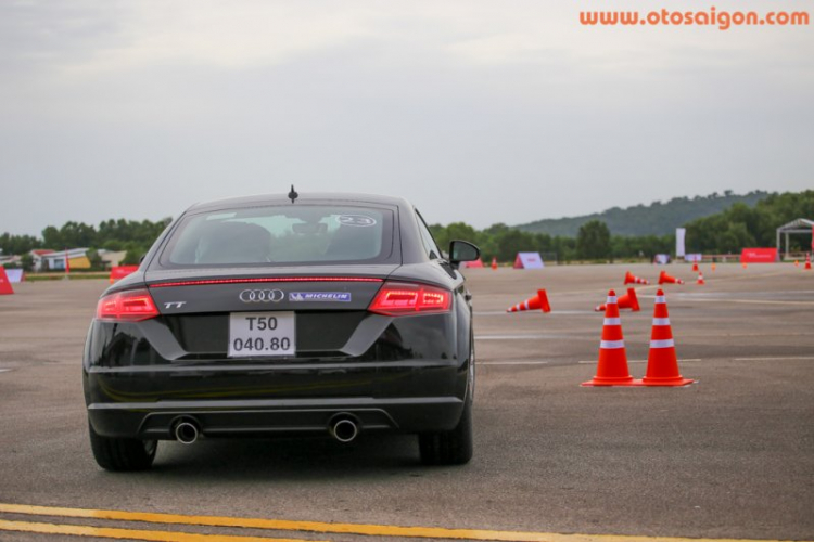 Trải nghiệm "cất cánh" Audi R8 V10 trên đường băng Phú Quốc