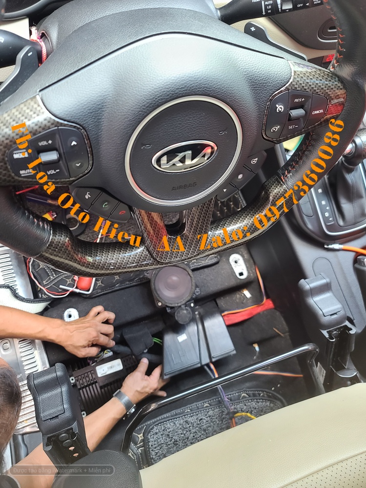 Kia Rondo nâng cấp âm thanh cơ bản dòng sản phẩm phân khúc xe cao cấp.