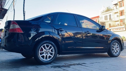 Ford Focus 2010.jpg