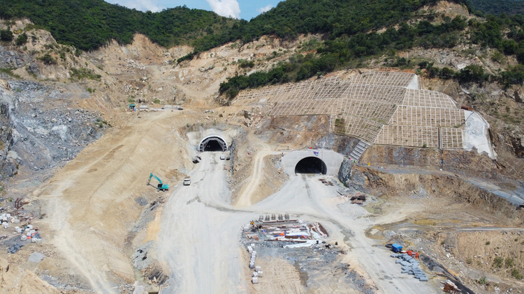 Cận cảnh dự án cao tốc Nha Trang - Cam Lâm do Tập đoàn Sơn Hải thực hiện vượt tiến độ 3 tháng