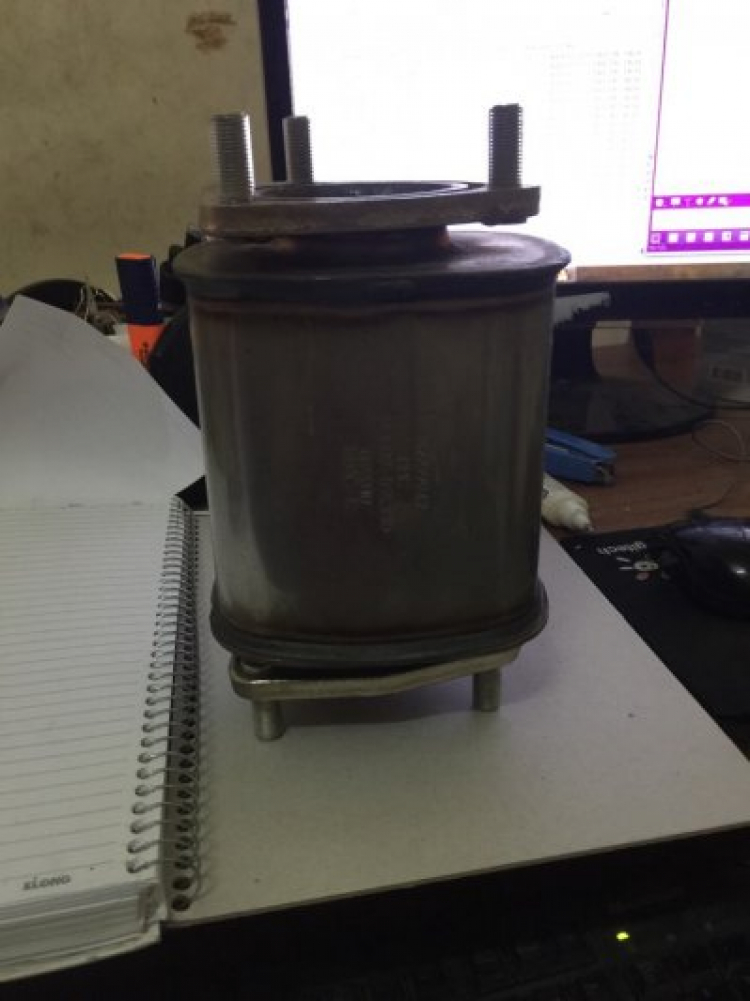 Bầu lọc khí thải và cảm biến Ô xy Bầu lọc khí thải và cảm biến Ô xy