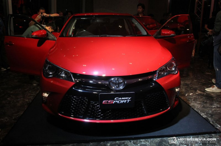 Toyota Camry ESport ra mắt tại Thái