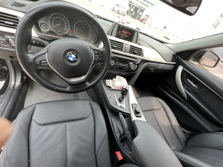 BMW 320i 2017 odo 40 ngàn ,full lịch sử hãng