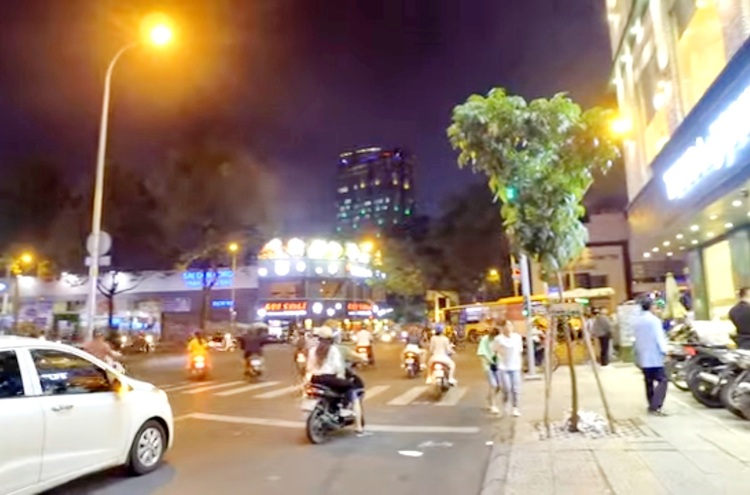 Đi thẳng trên làn rẽ phải, trái: Lỗi gì? Đi thẳng trên làn rẽ phải, trái: Lỗi gì?