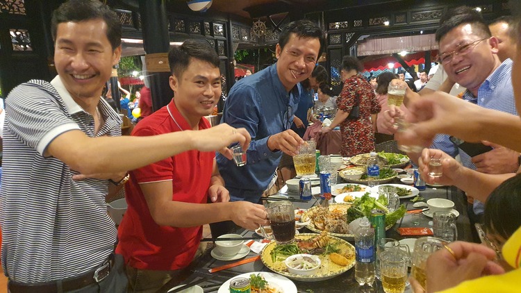 Tiệc họp mặt Tân Niên anh em về quê Tết 2023 Tiệc họp mặt Tân Niên anh em về quê Tết 2023