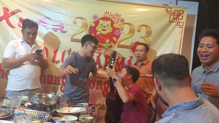 Tiệc họp mặt Tân Niên anh em về quê Tết 2023 Tiệc họp mặt Tân Niên anh em về quê Tết 2023