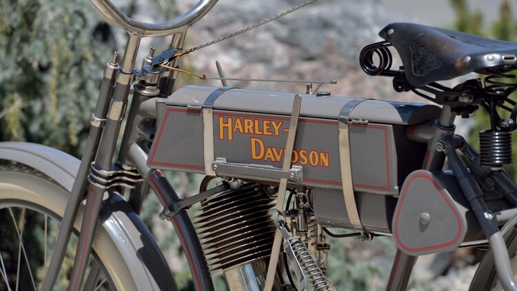 Harley-Davidson Strap Tank 1908 trở thành chiếc xe máy đắt nhất thế giới