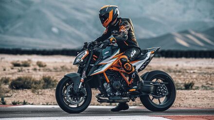 5433417_KTM-1290-Super-Duke-RR-83-scaled-1.jpg