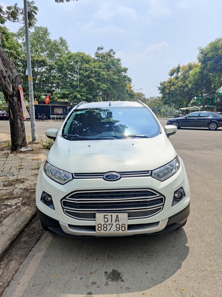 Ford EcoSport 1.5 AT trắng hạt dẻ