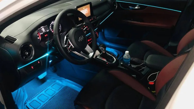 Xin hỏi cách độ thêm đèn LED chân ghế mỗi khi mở cửa xe ô tô