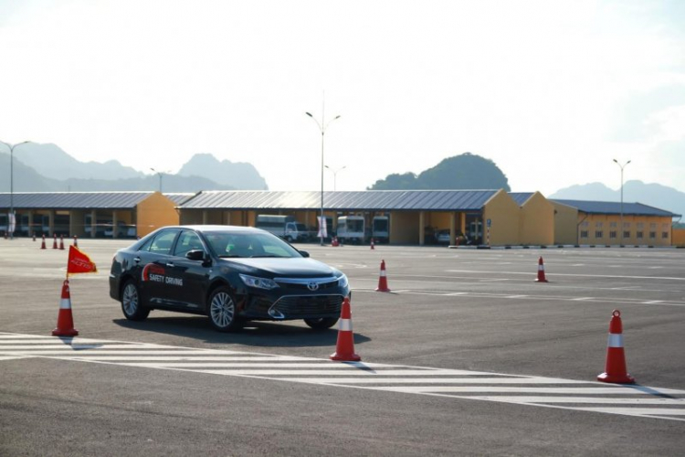Toyota Việt Nam phối hợp với CSGT đào tạo lái xe an toàn