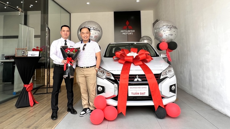 Quay về Mitsubishi Attrage Premium 2023