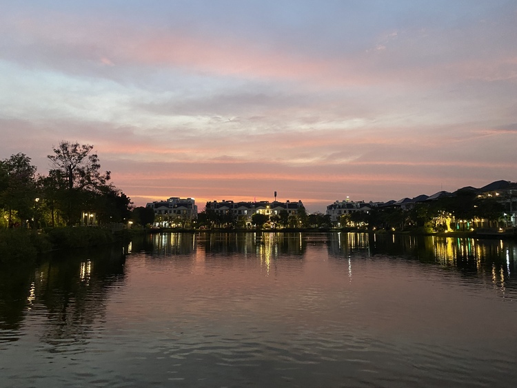 Lake view hoang vắng??? Lake view hoang vắng???