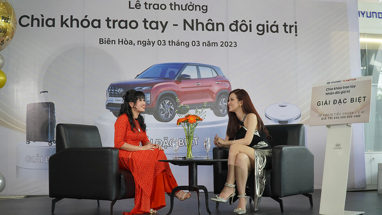Đánh giá trải nghiệm hai mẫu xe Hyundai Accent và Creta của của nữ chủ nhân may mắn trúng thưởng mẫu Hyundai Creta.