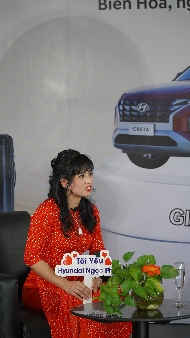 Đánh giá trải nghiệm hai mẫu xe Hyundai Accent và Creta của của nữ chủ nhân may mắn trúng thưởng mẫu Hyundai Creta.