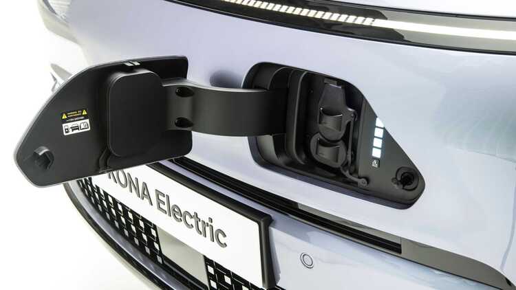 Hyundai Kona chạy điện sẽ có 2 bộ pin lớn, tầm hoạt động gần 500 km